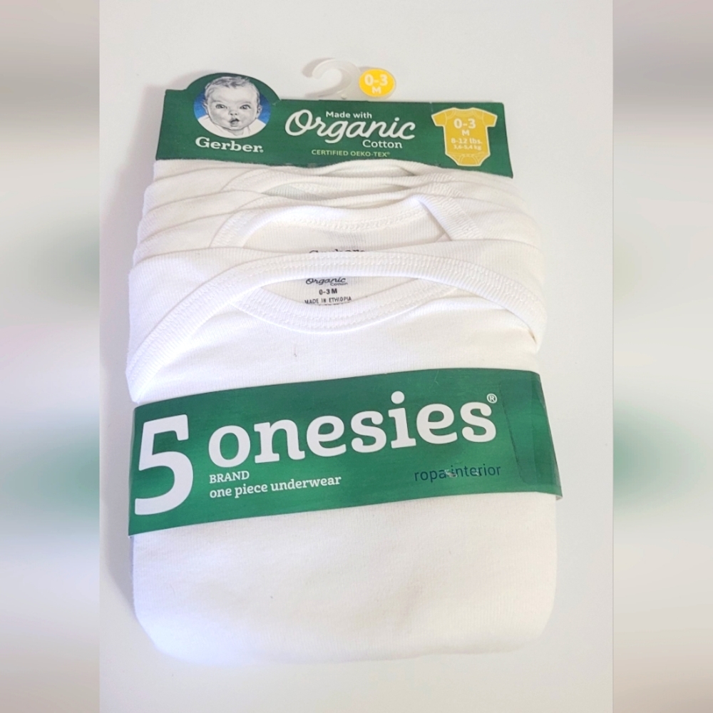 Gerber organic onesies, 0-3 month